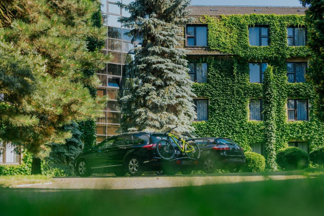 Booking Hotel & Spa Krakow Dış mekan fotoğraf The campus of the University of Novi Sad