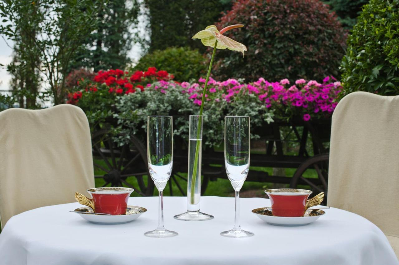 Booking Hotel & Spa Krakow Dış mekan fotoğraf A table set for afternoon tea