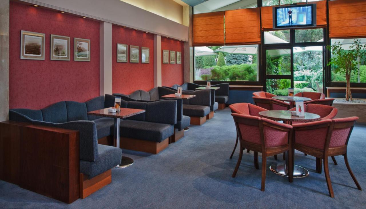 Booking Hotel & Spa Krakow Dış mekan fotoğraf The interior of the lounge