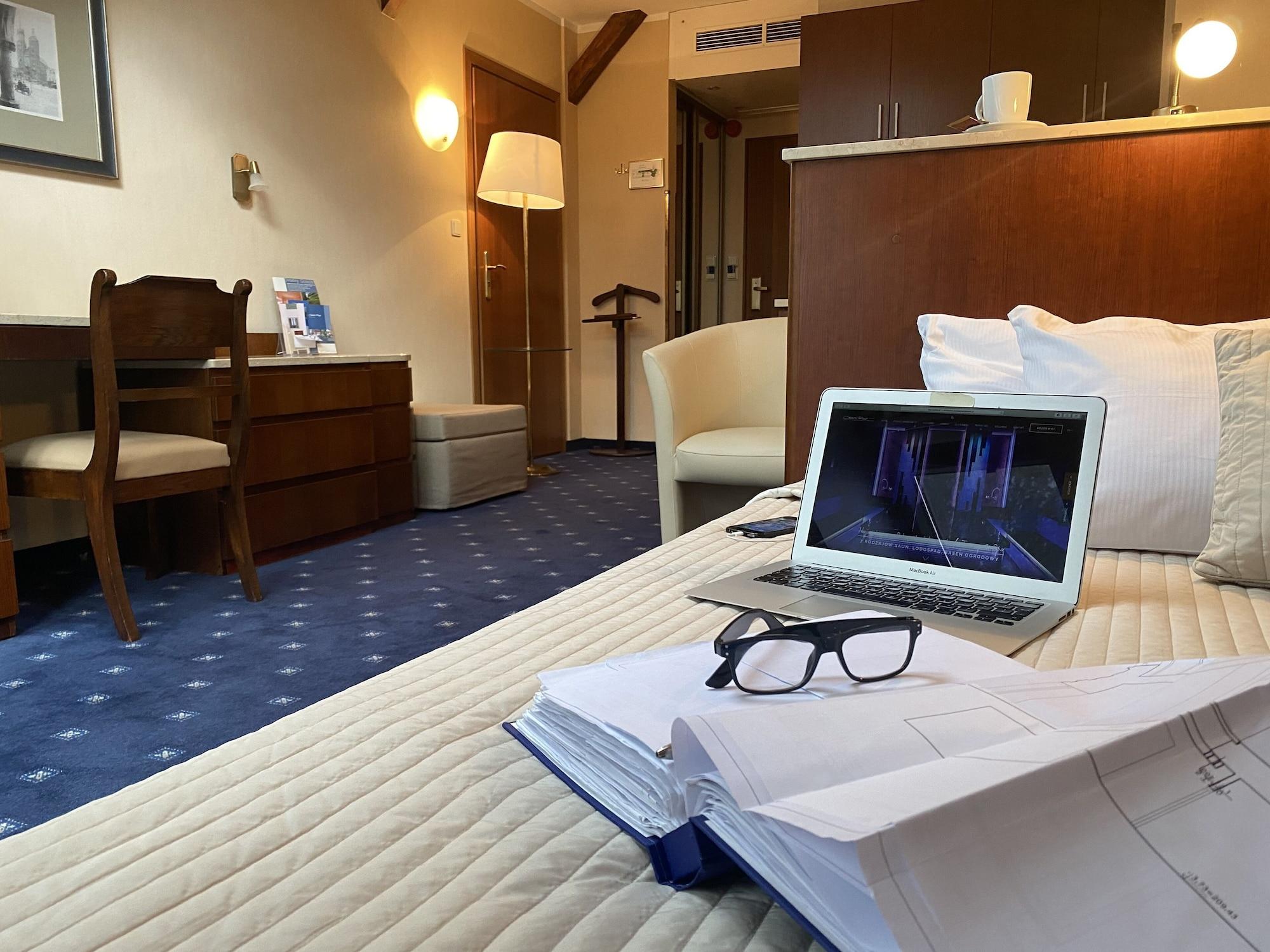 Booking Hotel & Spa Krakow Dış mekan fotoğraf A room at the hotel
