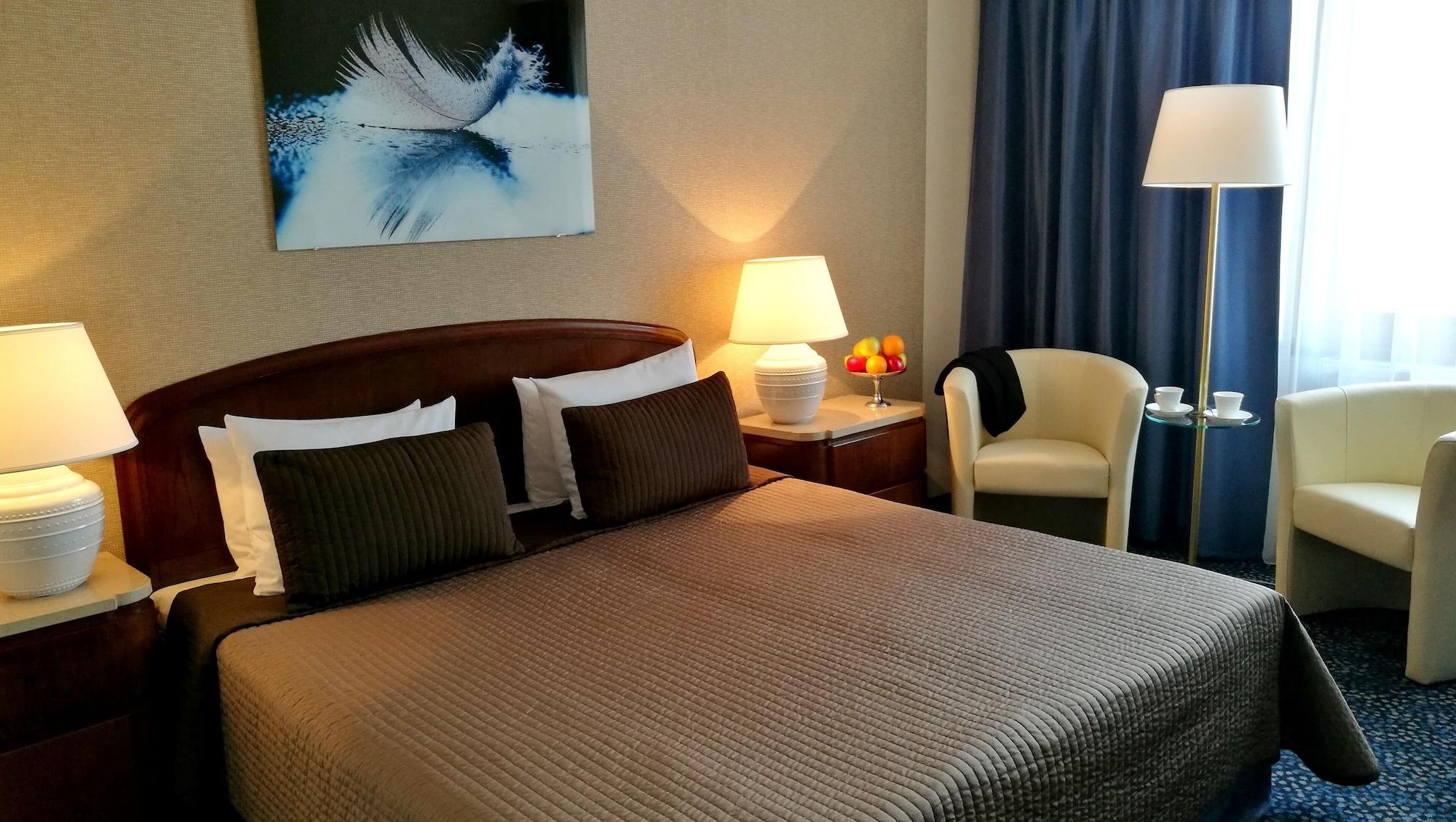 Booking Hotel & Spa Krakow Dış mekan fotoğraf A bedroom at the hotel