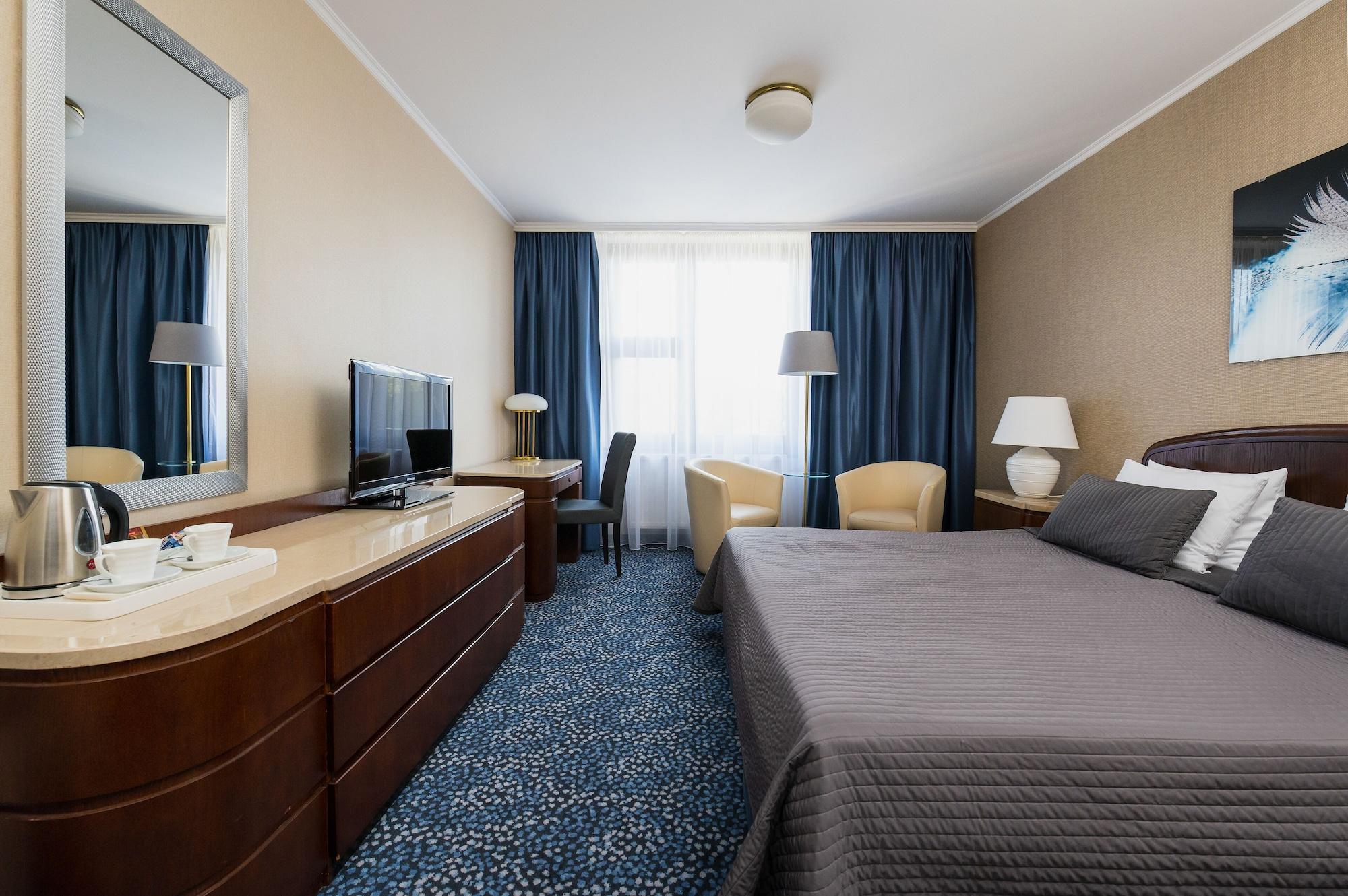 Booking Hotel & Spa Krakow Dış mekan fotoğraf A room at the Radisson Blu Hotel, Vilnius